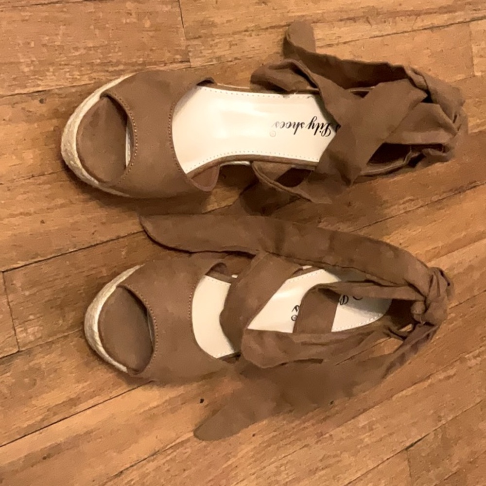 These wedges made by lily shoes are a size six with brown ribbons
